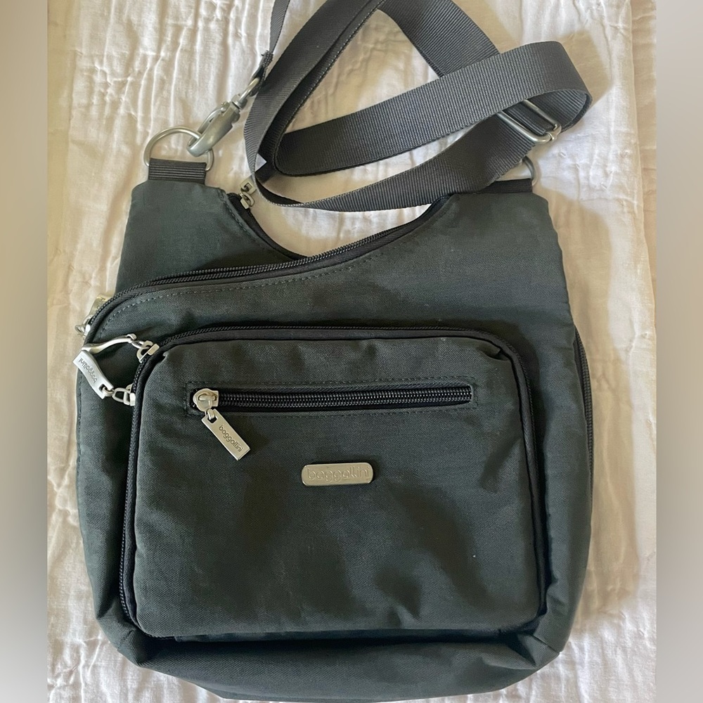 BAGGALINI Charcoal Gray Travel Bag Purse. Fuchsia Pink Interior Zipper Pockets